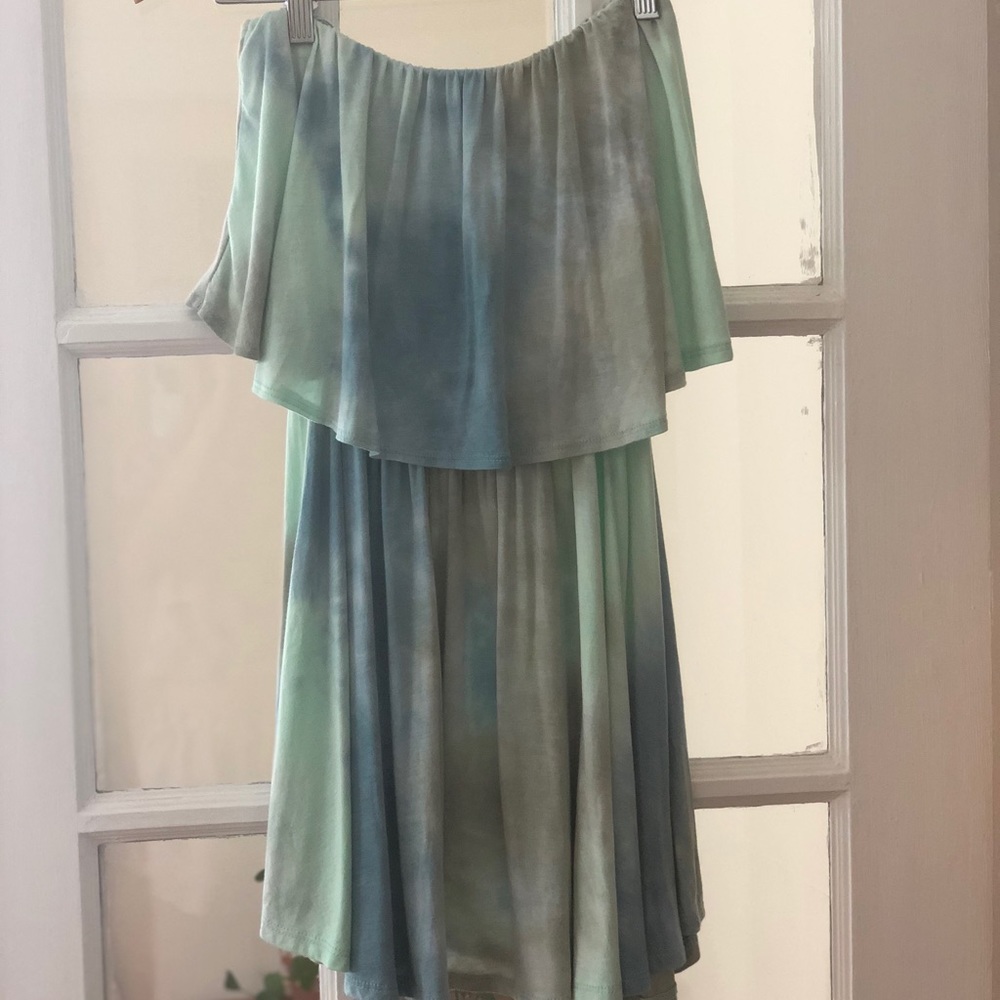 tie-dye strapless sundress